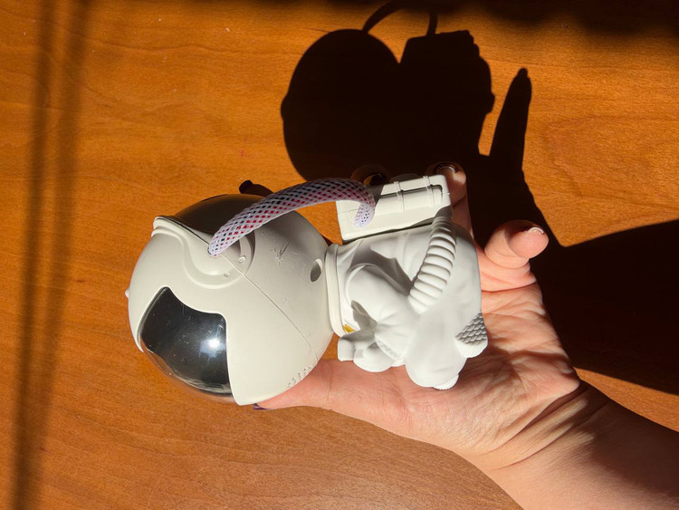 چراغ خواب کهکشانی فضانورد Astronaut Nebula Projector | مدل نشسته گیتار به دست با ریموت کنترل