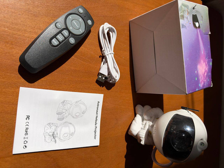 چراغ خواب کهکشانی فضانورد Astronaut Nebula Projector | مدل نشسته گیتار به دست با ریموت کنترل